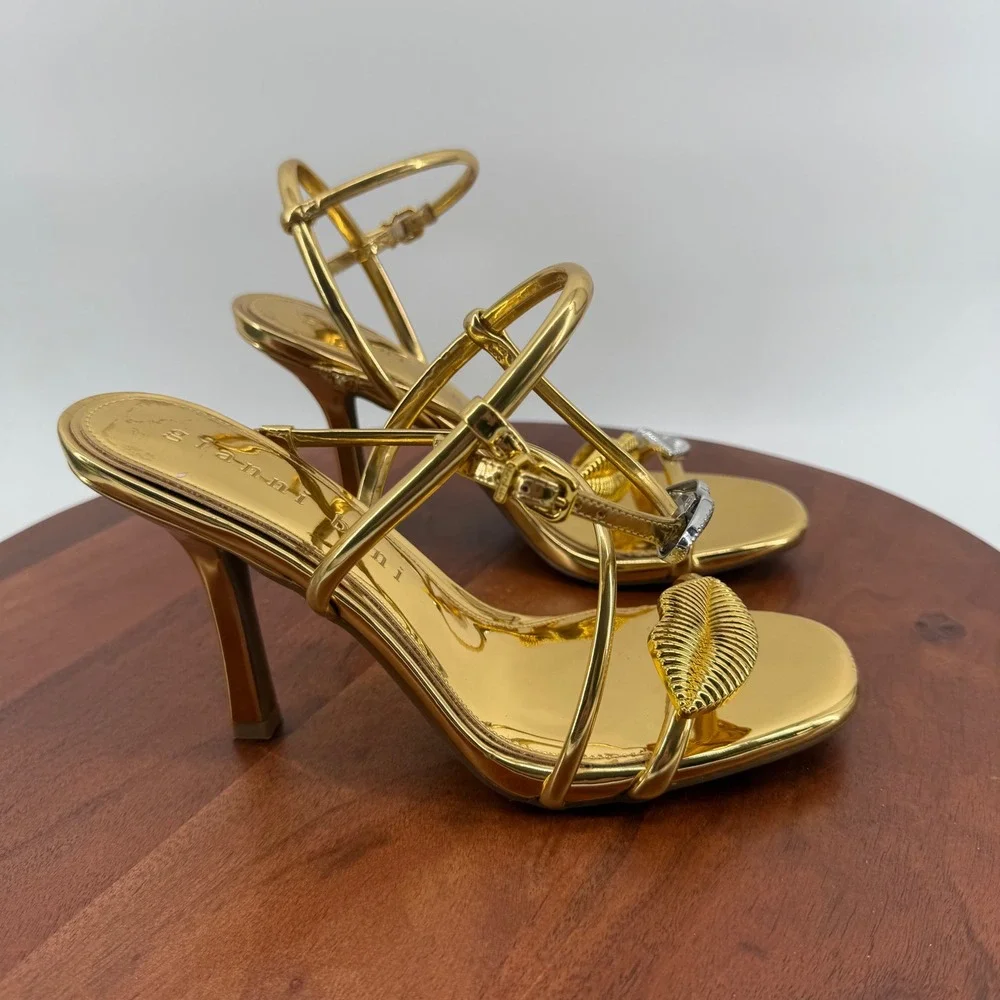 Gianni Bini Heeled Sandals Womens Gold Metallic Lip Charm Strappy Stiletto 8M